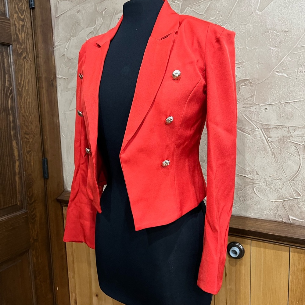BOUTIQUE CLOSEOUT!  NWT Cropped Blazer